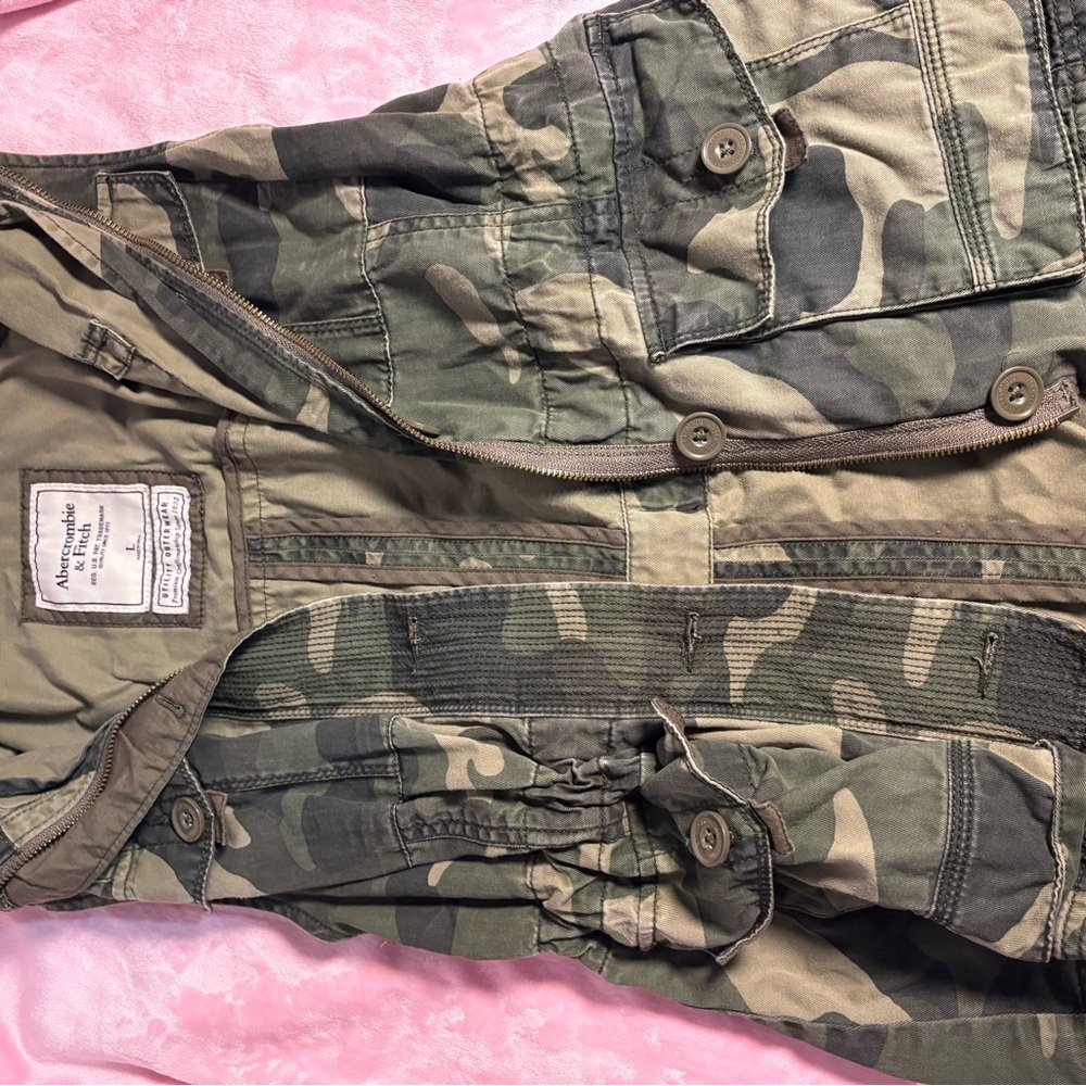 Abercrombie & Fitch Camouflage Vest - Picture 2 of 4